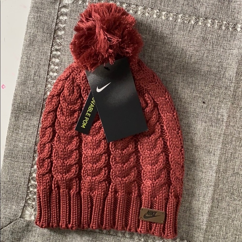 Women’s Nike knitted hat!